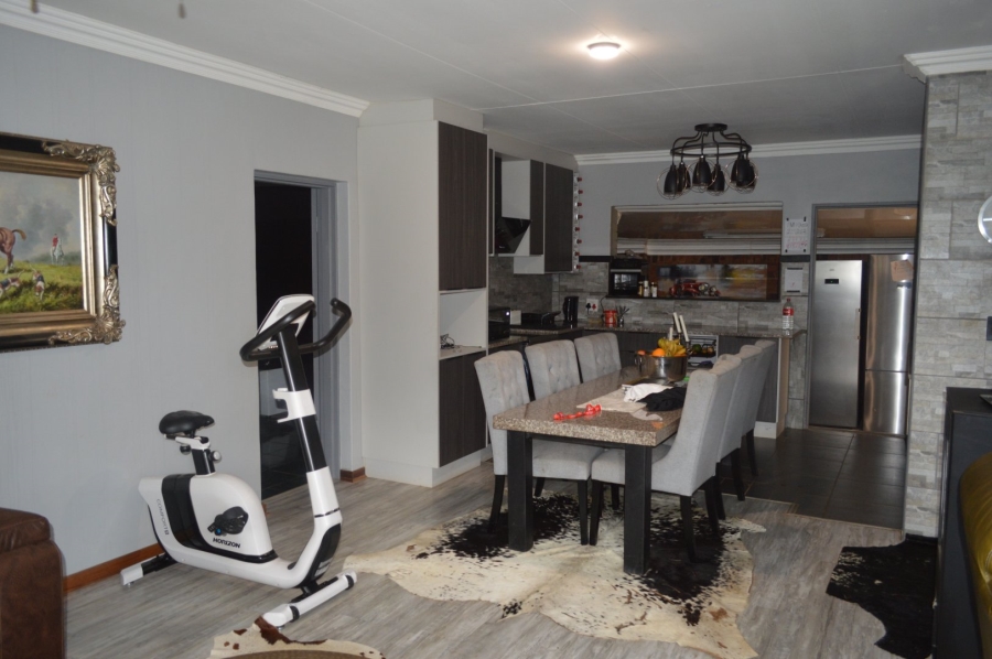 3 Bedroom Property for Sale in Flamwood North West